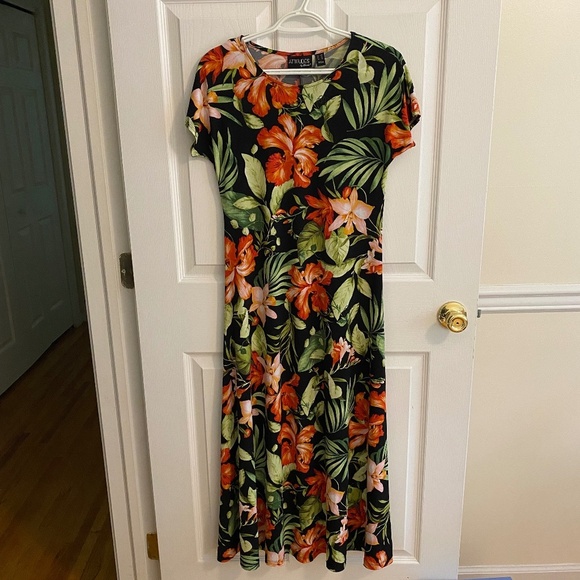 Attitudes by Renee Floor-Length Black Dress with Red Flowers and Leaves Size XSP - Picture 1 of 4